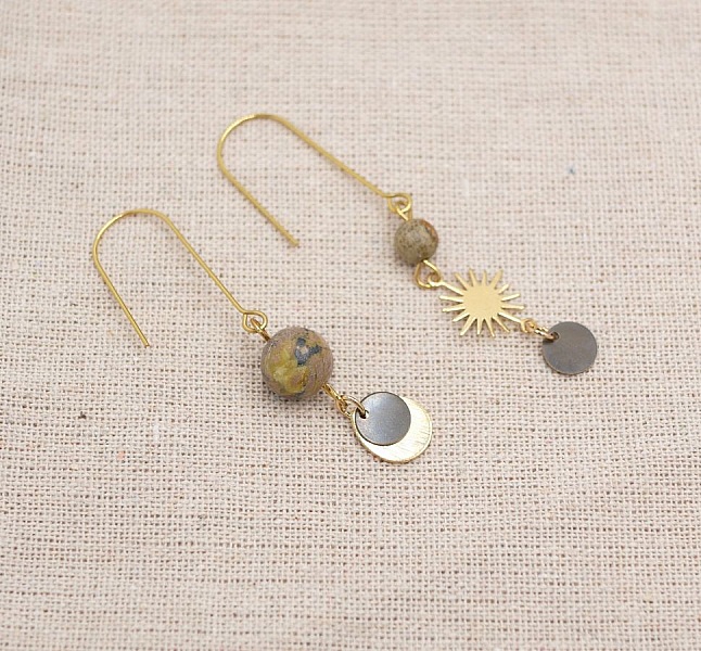 Orecchini in ottone grezzo Soleil e pietre