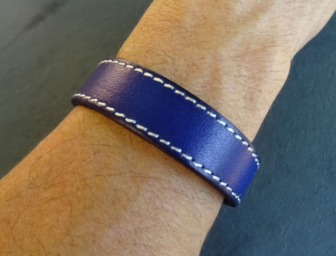 Bracciale in pelle blu couture da personalizzare