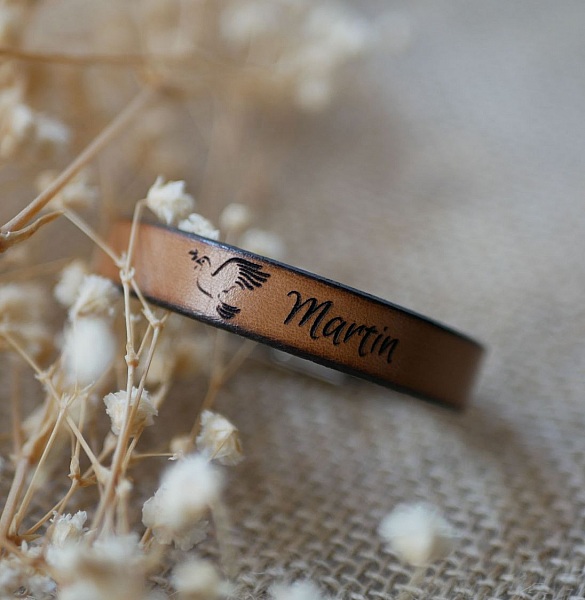 Braccialetto in pelle per la comunione o il battesimo personalizzato con il nome di battesimo 