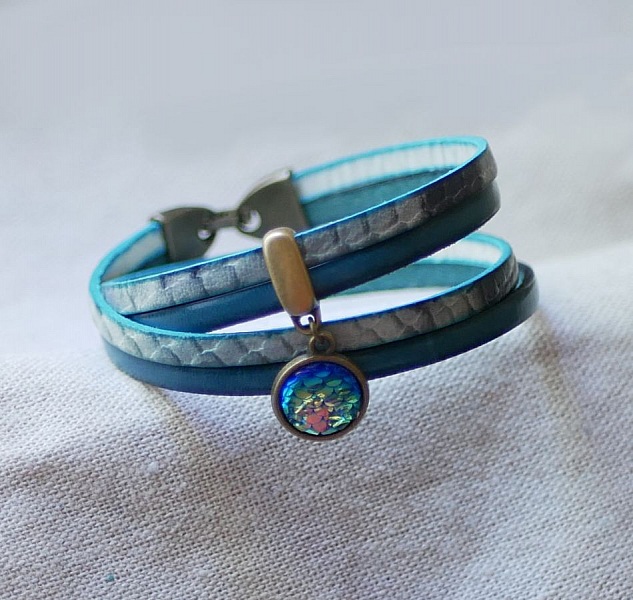 Bracciale doppio in pelle duo decorato con una squama di sirena cabochon 