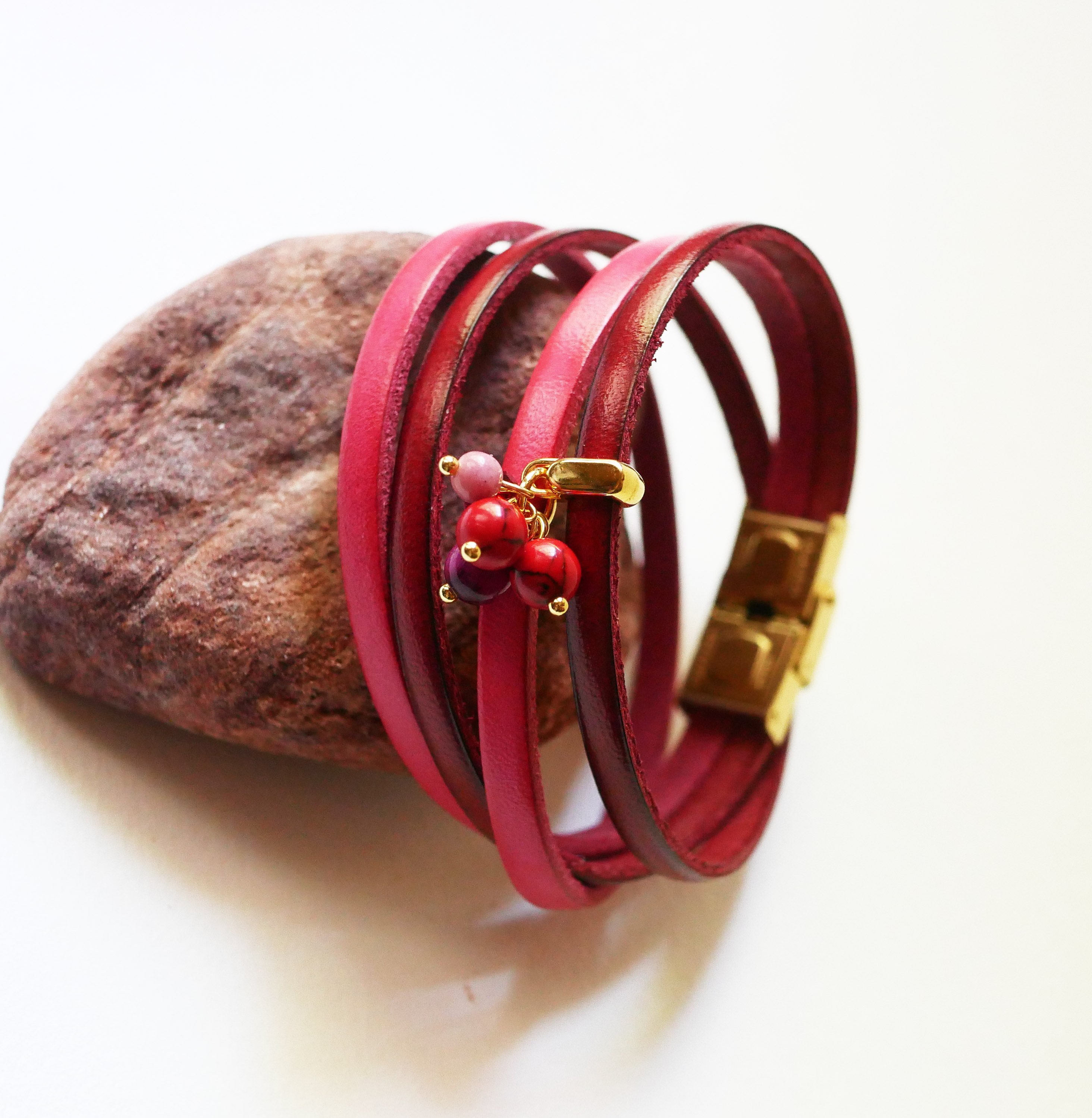 Bracciale duo in pelle decorato con perle fucsia