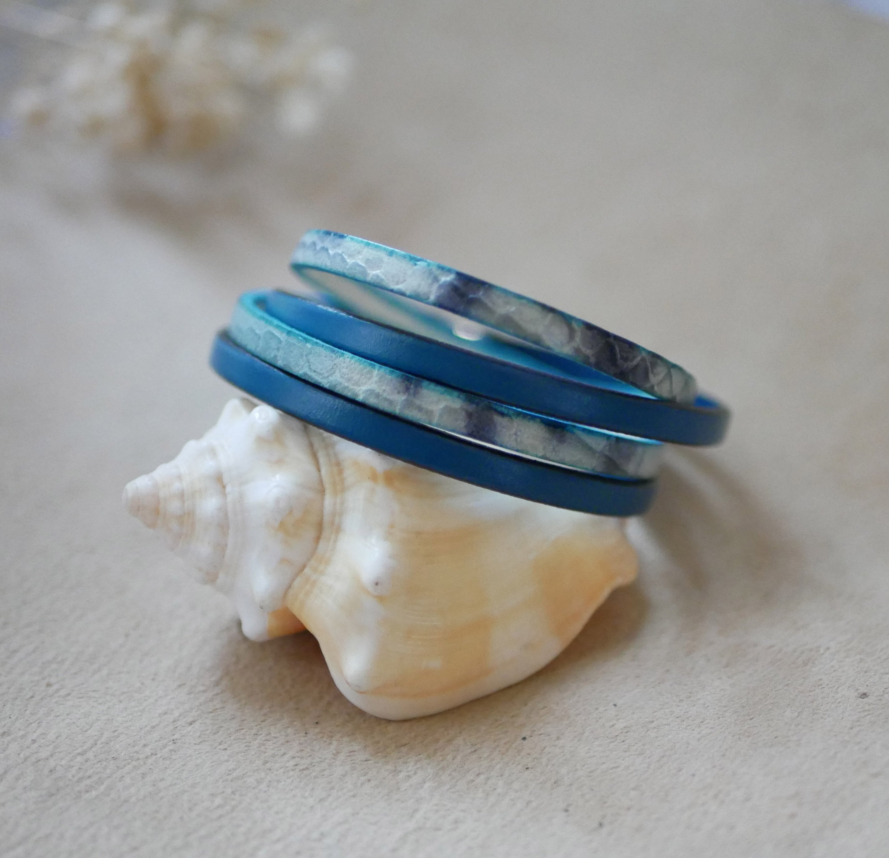 Cinturino in pelle a doppio strato con stampa a scaglie blu-grigio e colore della pelle a scelta 