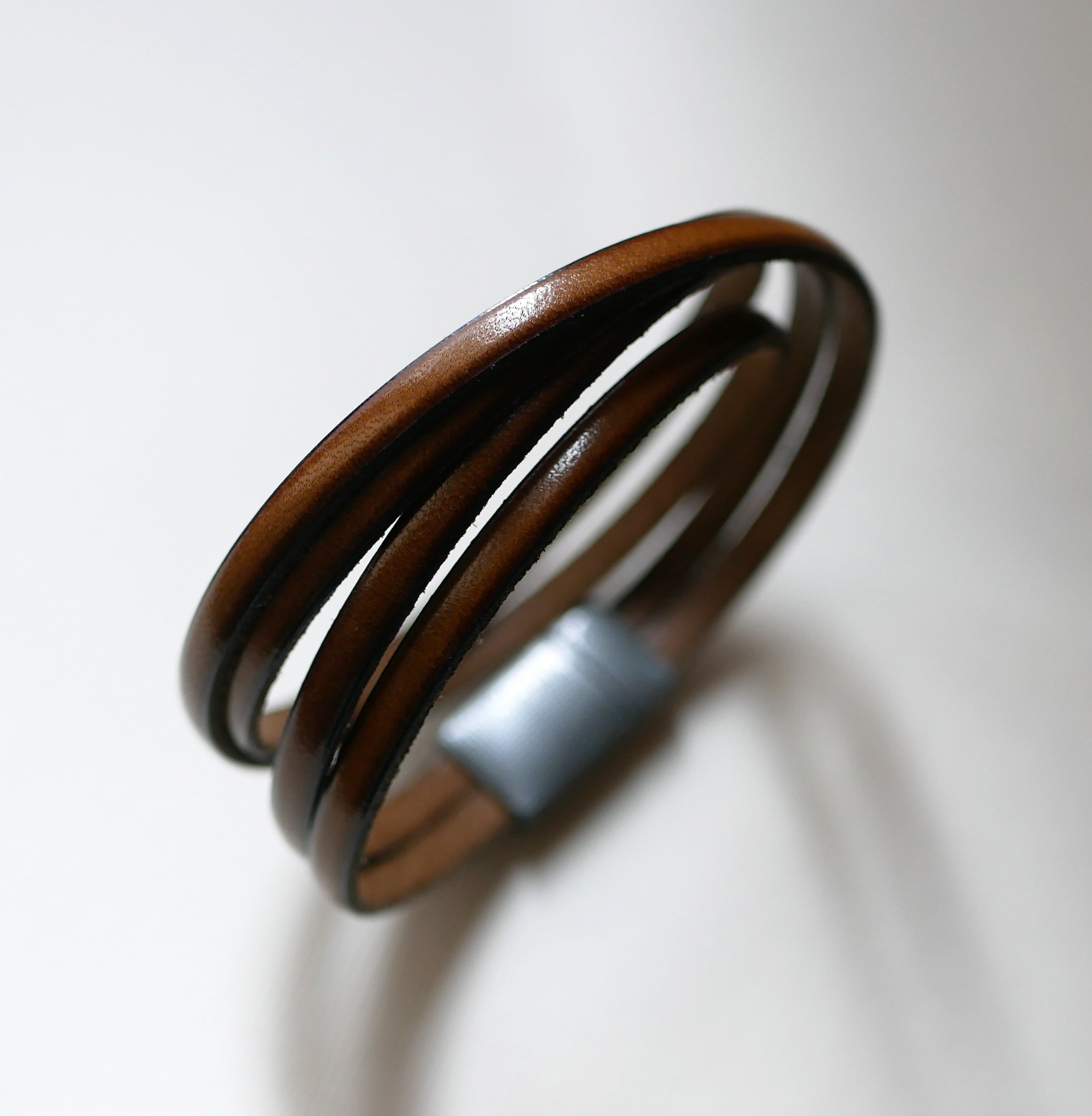 Bracelet cuir double tour fermoir magn&eacute;tique noir ou couleur au choix