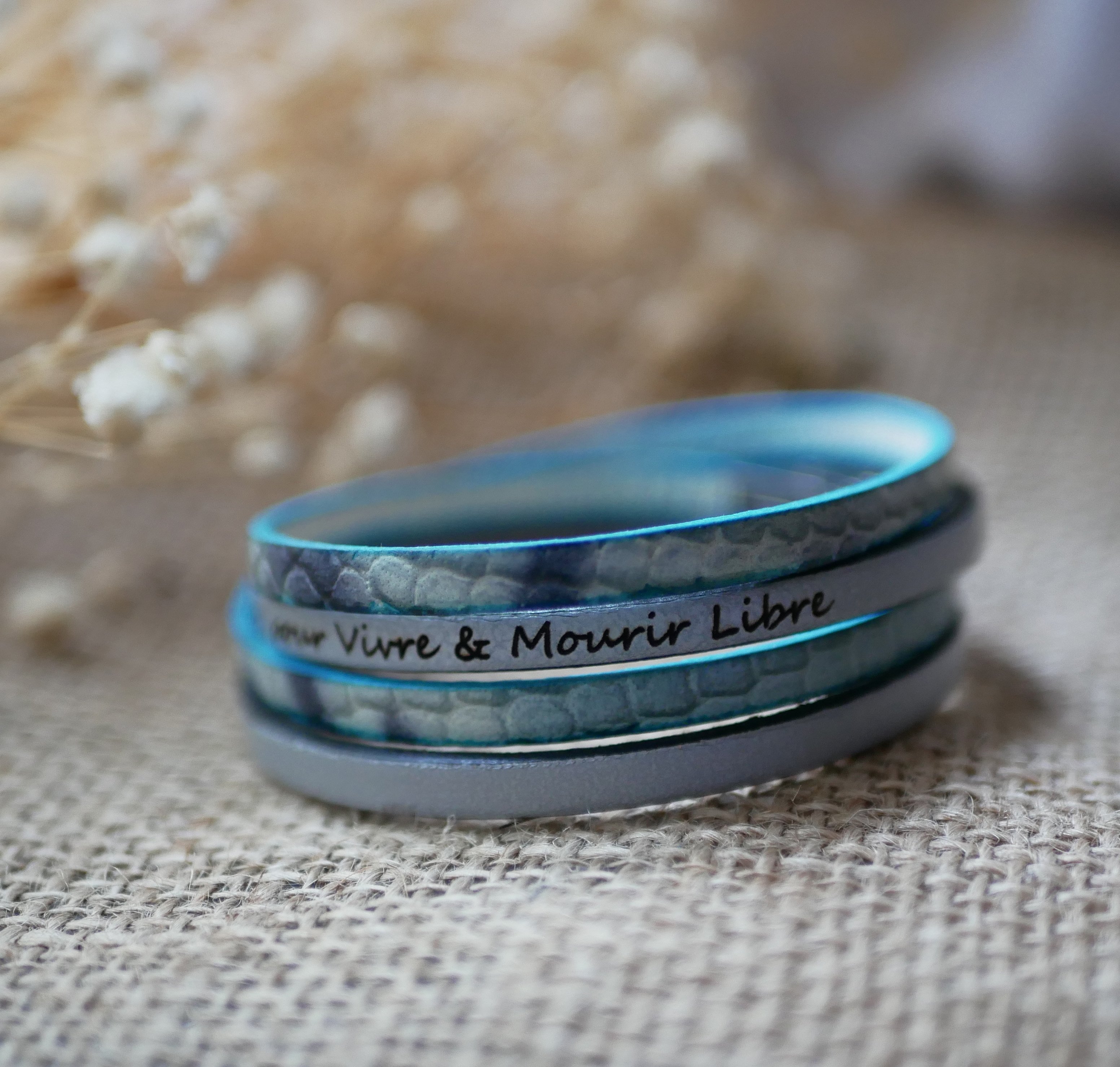 Cinturino in pelle a doppio strato con stampa a scaglie blu-grigio e colore della pelle a scelta 