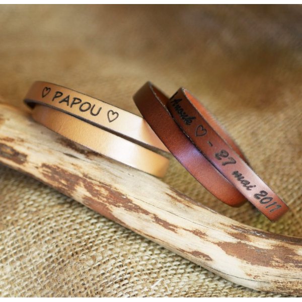Bracciale in pelle a doppio giro di pap&agrave; personalizzabile tramite incisione