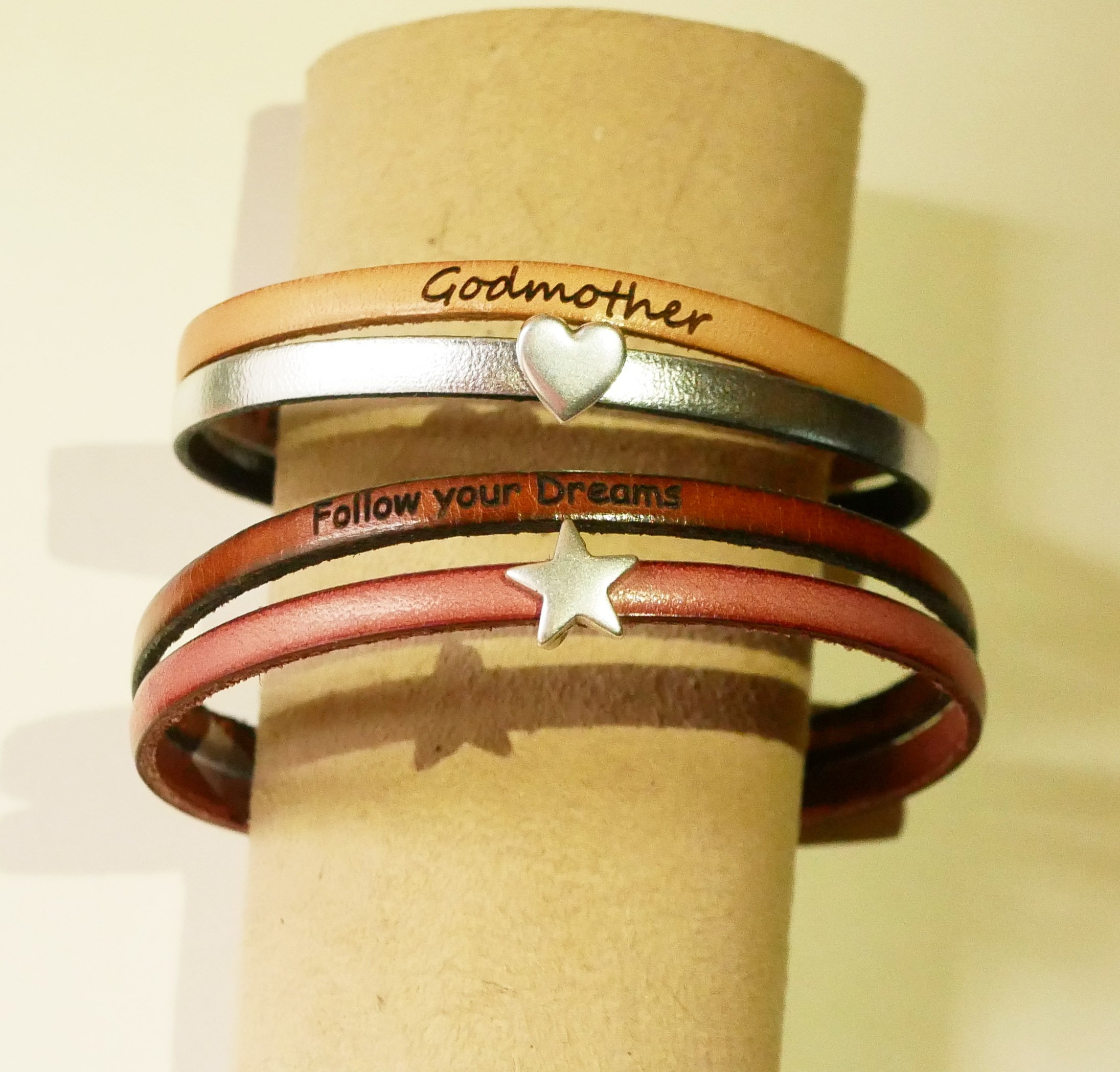 Bracciale duo in pelle da personalizzare con un cuore, una stella o un anello infinito