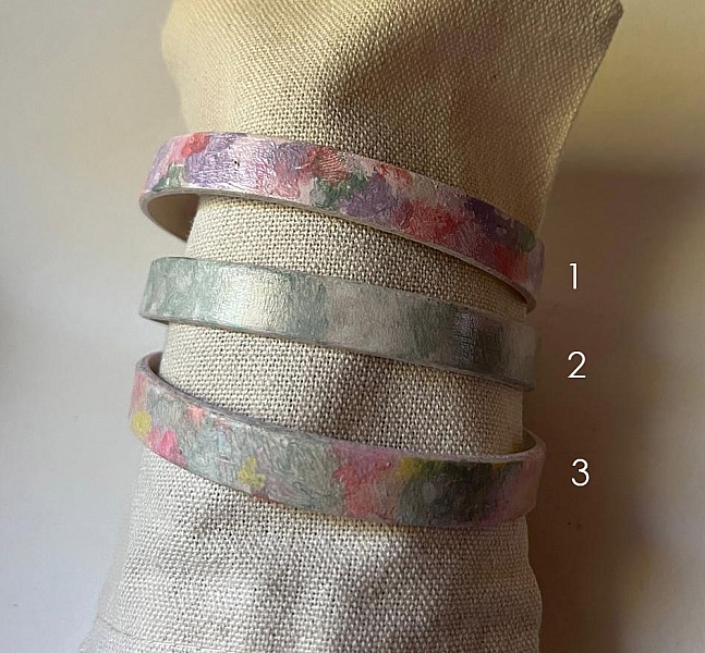 Bracelets en cuir peint au choix