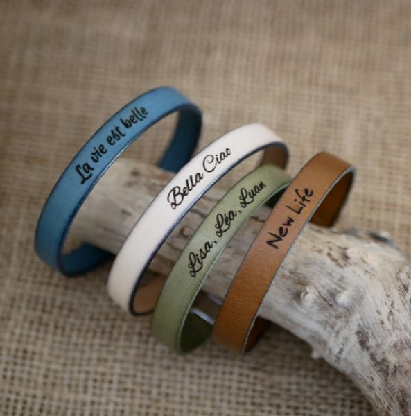 Bracciale in pelle mista con chiusura a T incisa in colori a scelta