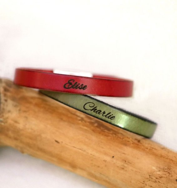 Bracciale in pelle mista con chiusura a T incisa in colori a scelta