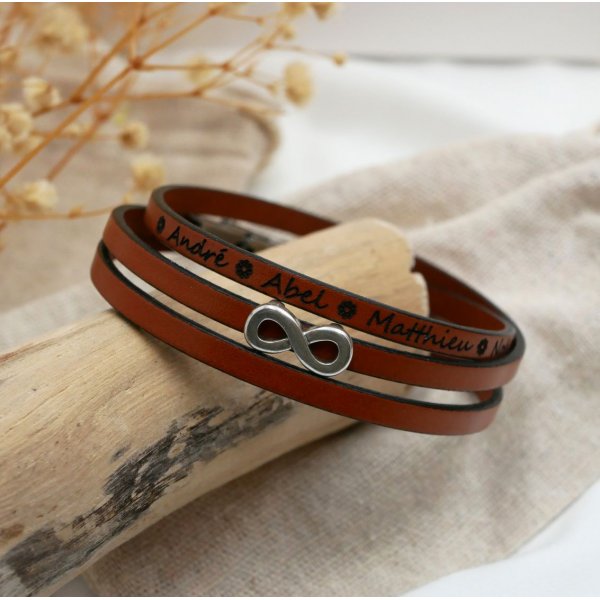 Cinturino in pelle multigiro personalizzabile con motivo a stella, infinito o cuore 