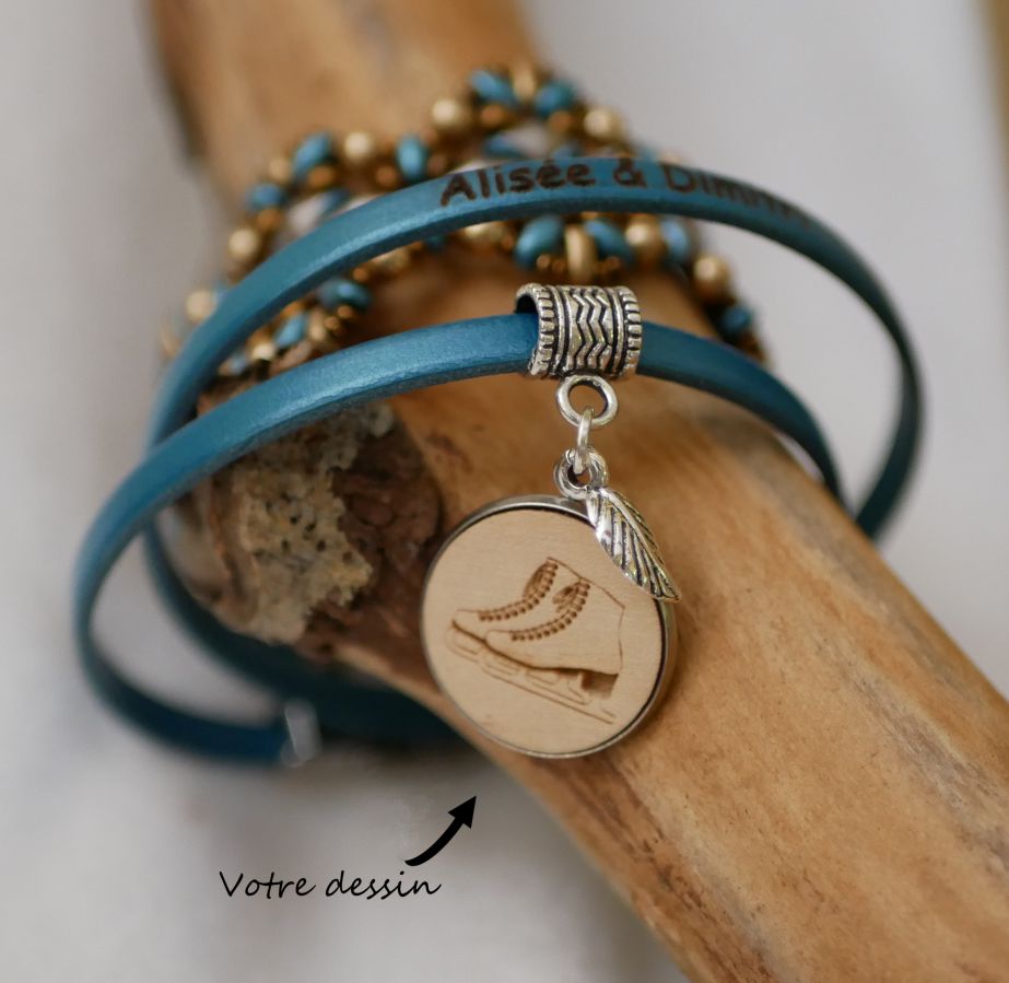 Bracciale in cuoio personalizzato con cabochon in legno inciso