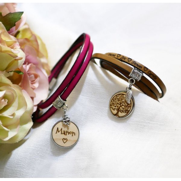 Bracciale in cuoio personalizzato con cabochon in legno inciso