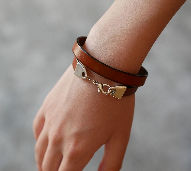 Bracciale in pelle personalizzato, decorato con un albero della vita cabochon