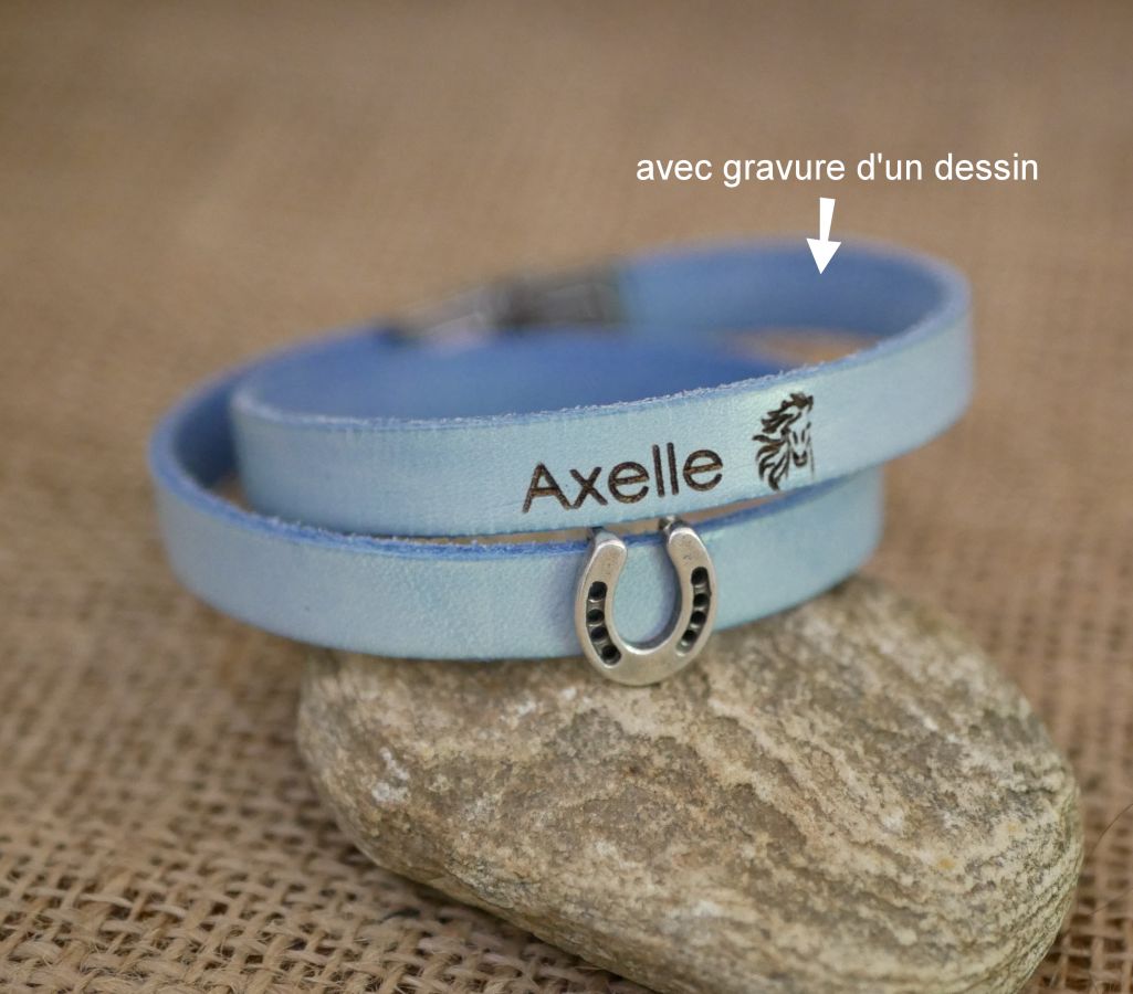 Bracciale in pelle personalizzato decorato con un piccolo ferro di cavallo 