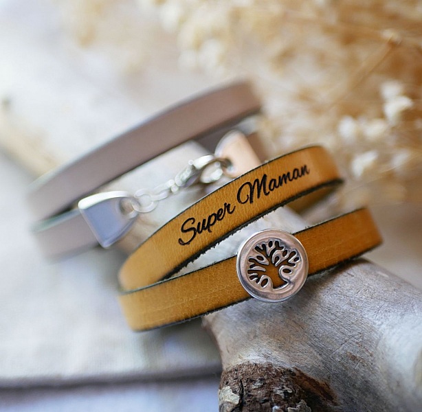 Bracciale in pelle personalizzato, decorato con un albero della vita cabochon
