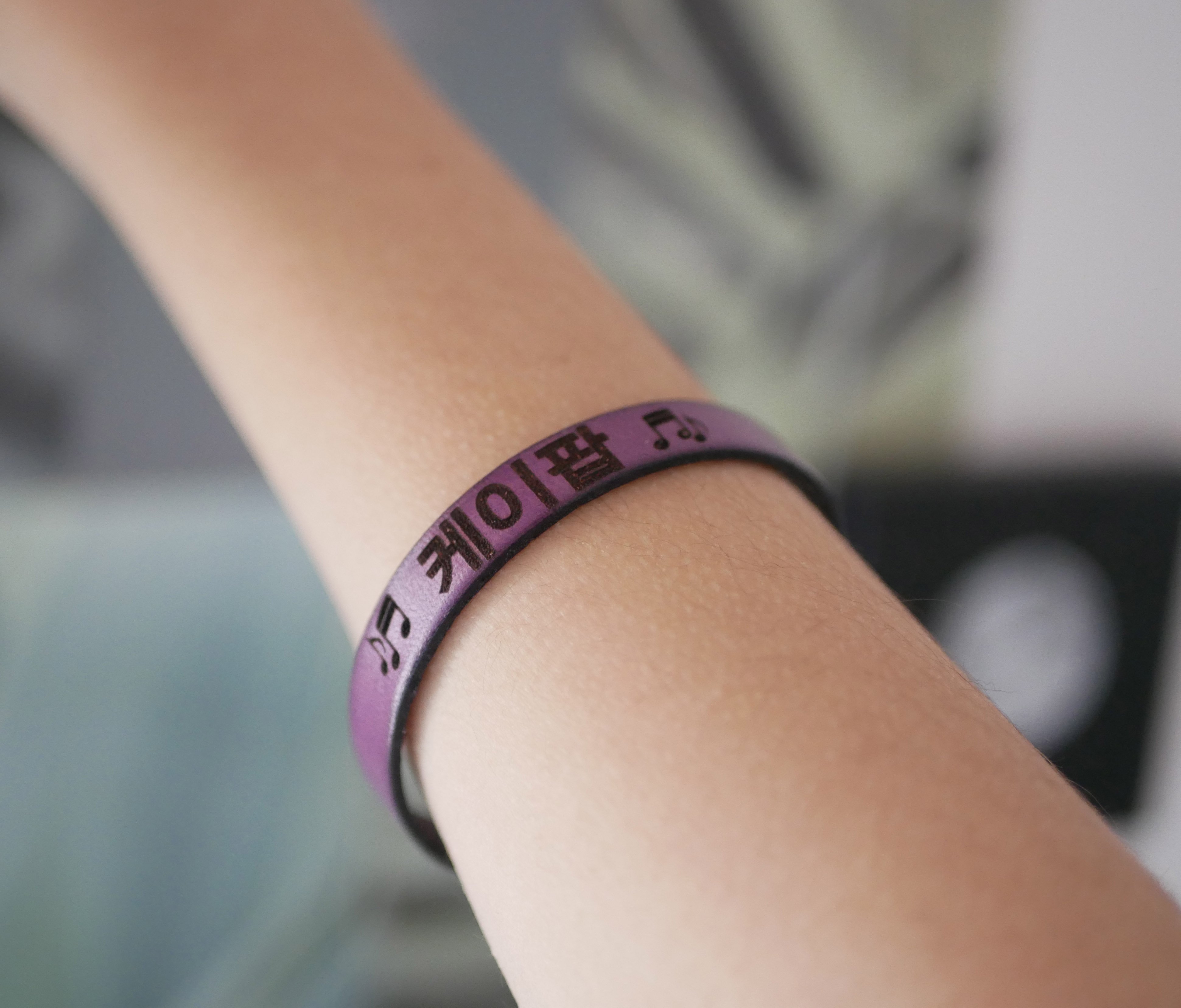 Bracciale con nome di fan del kpop coreano in pelle da personalizzare