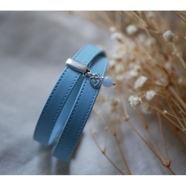 Cinturino doppio in pelle blu cielo con impunture e ciondolo a scelta