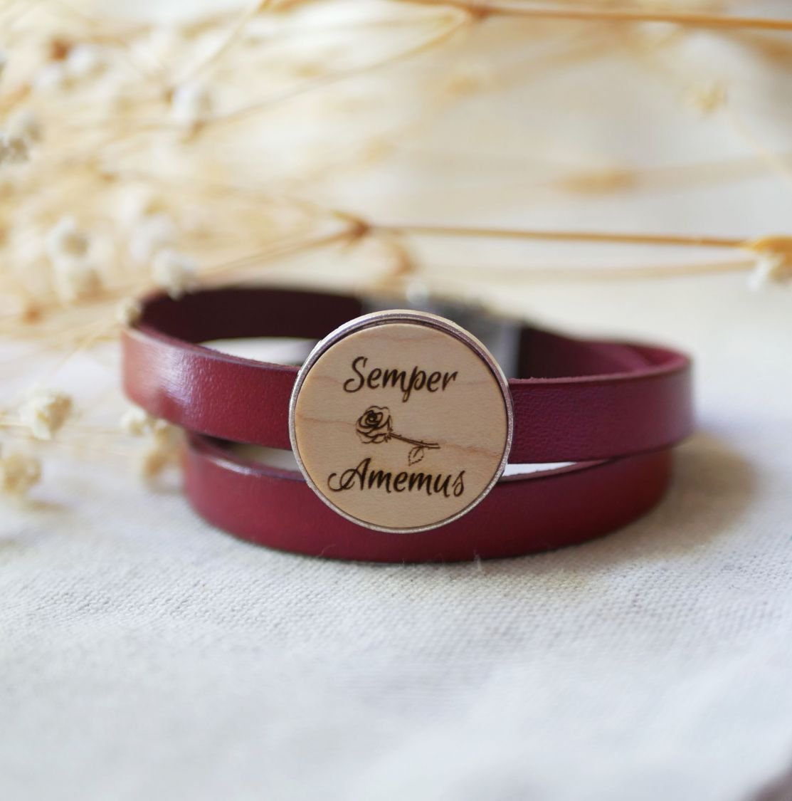 Bracciale doppio in pelle con cabochon in legno inciso da personalizzare