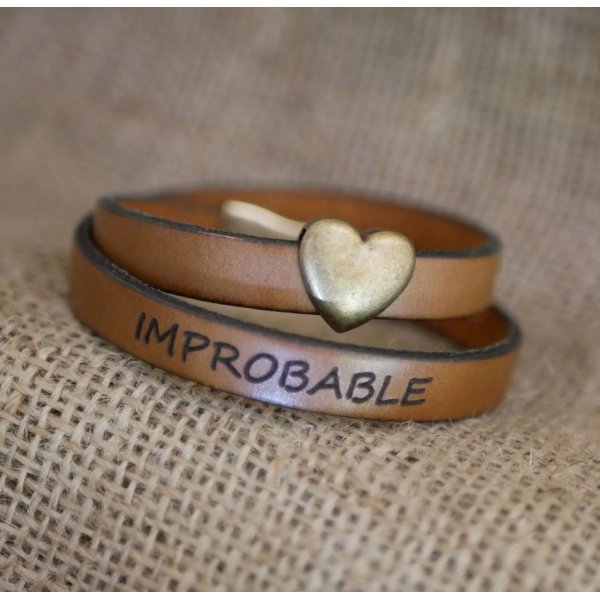 Bracciale a cuore doppio in pelle e bronzo, con possibilit&agrave; di incidere le vostre parole