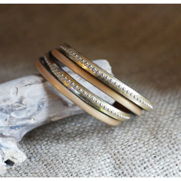 Cinturino in pelle dorata con doppia incisione e perline d'argento, personalizzabile