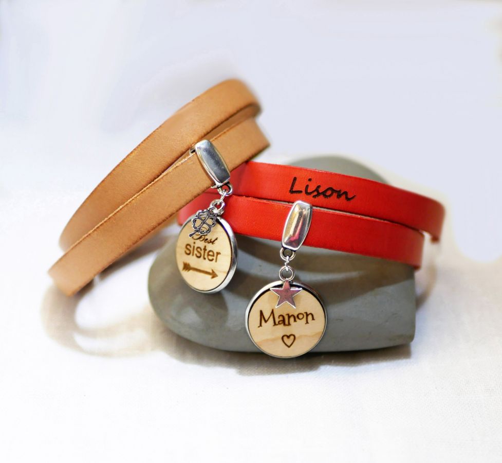 Bracciale doppio in pelle personalizzato con cabochon in legno da incidere