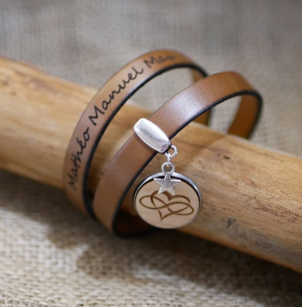 Bracciale doppio in pelle personalizzato con cabochon in legno da incidere