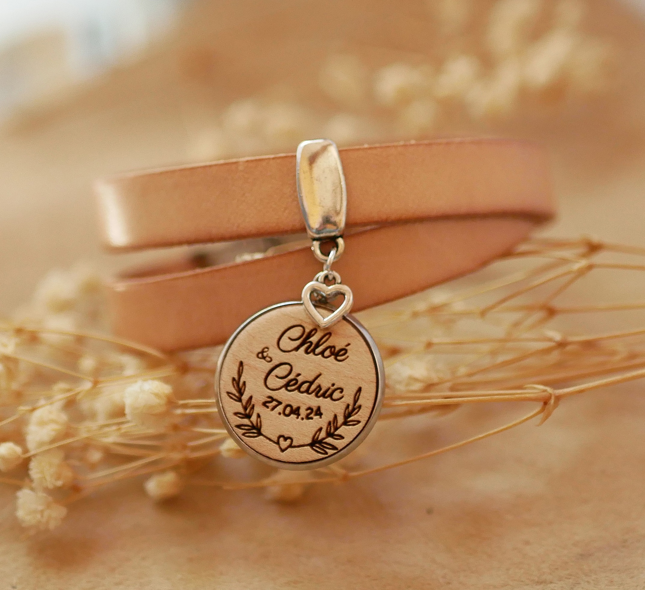 Bracciale doppio in pelle personalizzato con cabochon in legno da incidere