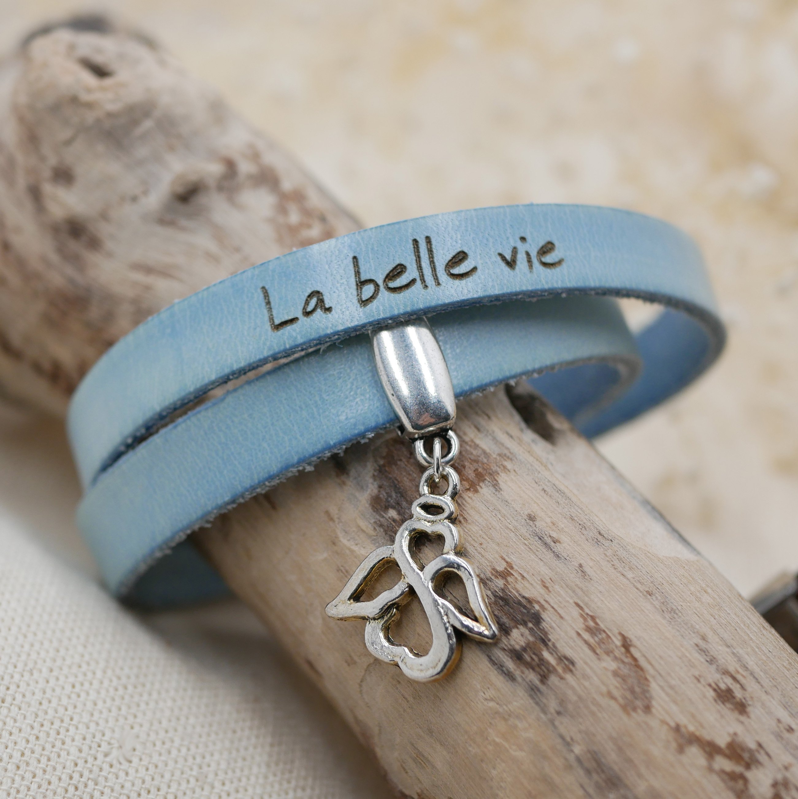 Bracciale in pelle doppio personalizzato da incidere con un ciondolo a scelta