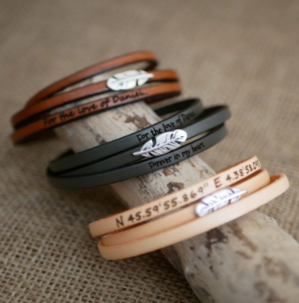 Bracciale boh&eacute;mien in pelle da donna con disegno di piume, 3 giri, personalizzabile