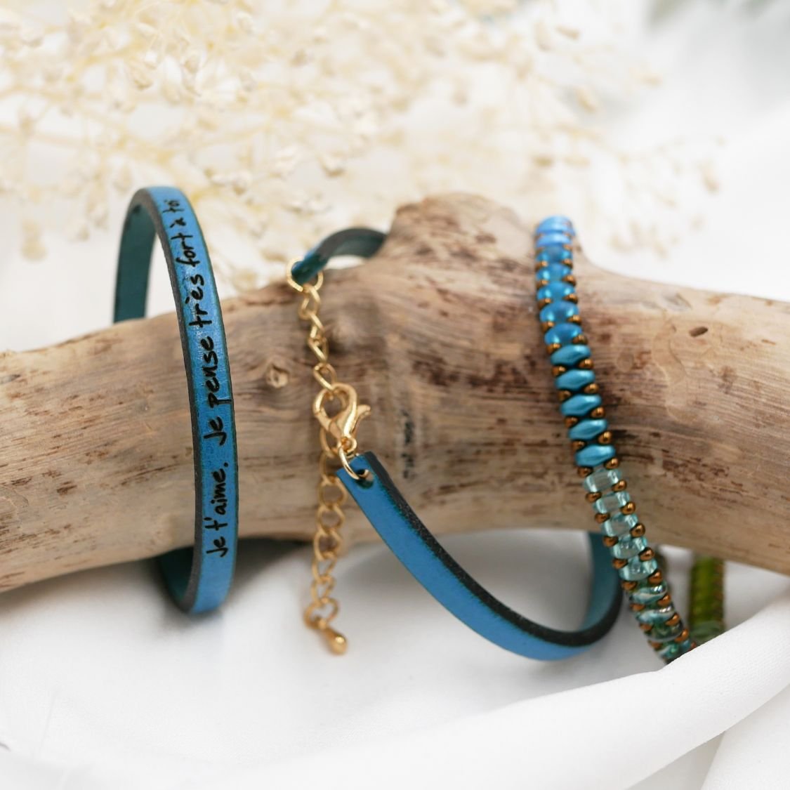 Bracciale da donna in pelle da personalizzare con incisione e catena d'oro