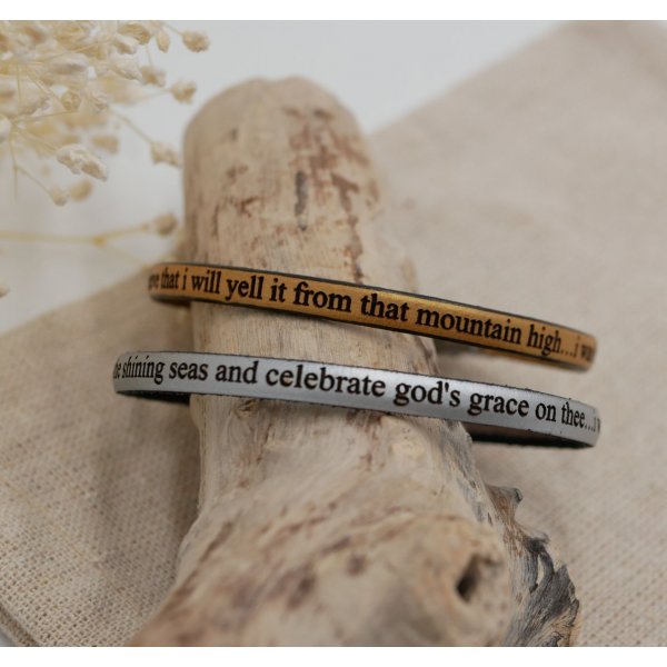 Bracciale da donna in pelle da personalizzare con incisione e catena d'oro