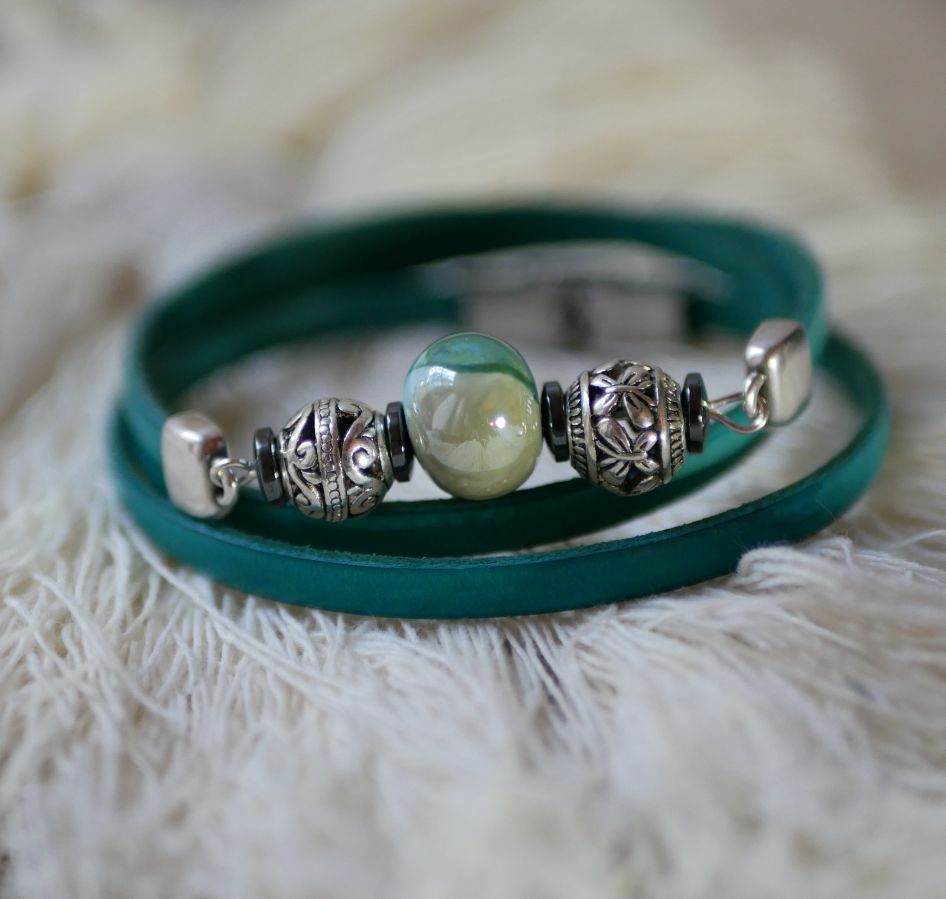 Bracciale da donna in pelle e perle, verde turchese, da personalizzare 