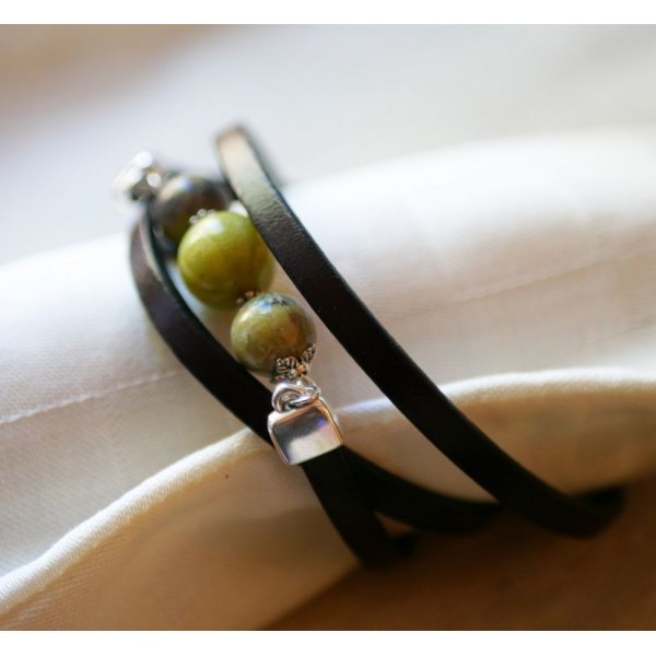 Bracciale in pelle e perle Olivine triplo giro da personalizzare 