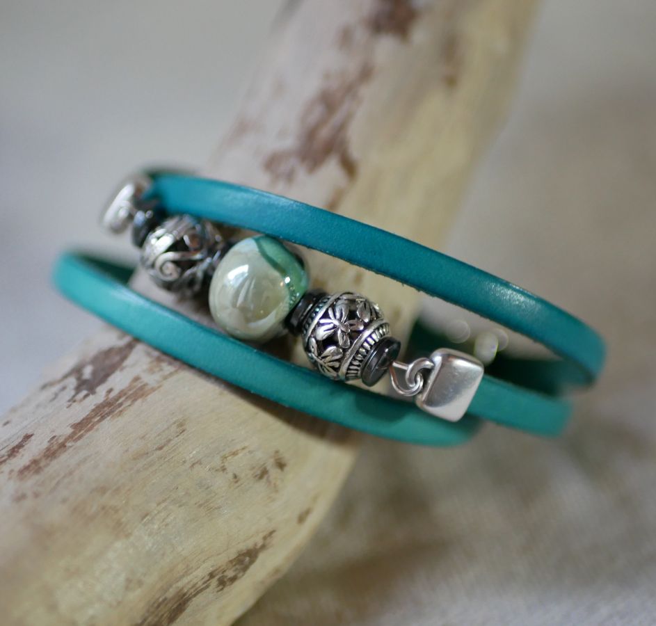 Bracciale da donna in pelle e perle, verde turchese, da personalizzare 