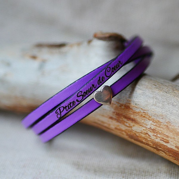 Bracciale in pelle da donna personalizzabile con design a cuore in argento