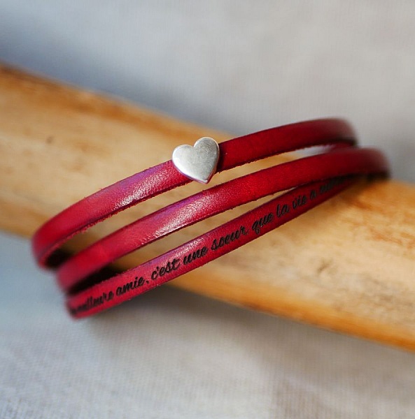 Bracciale in pelle da donna personalizzabile con design a cuore in argento