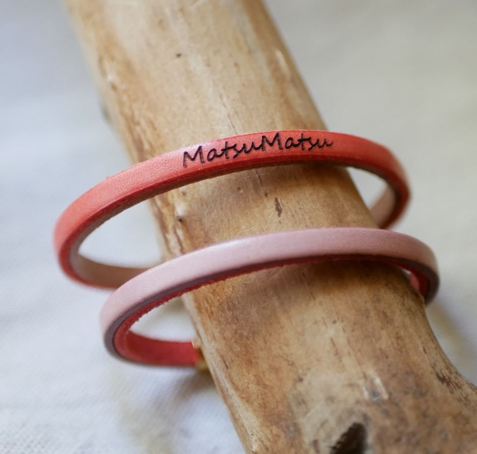 Bracciale in pelle bicolore personalizzato con chiusura dorata