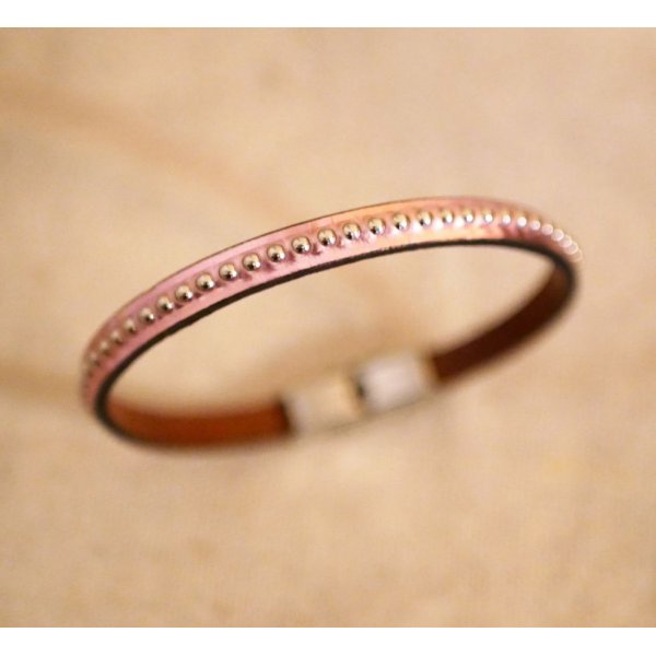 Bracciale da donna in pelle metallizzata rosa con perline argentate 