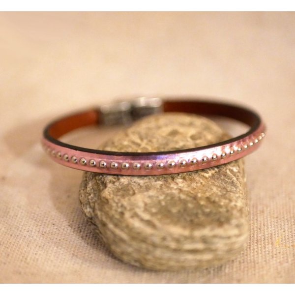 Bracciale da donna in pelle metallizzata rosa con perline argentate 