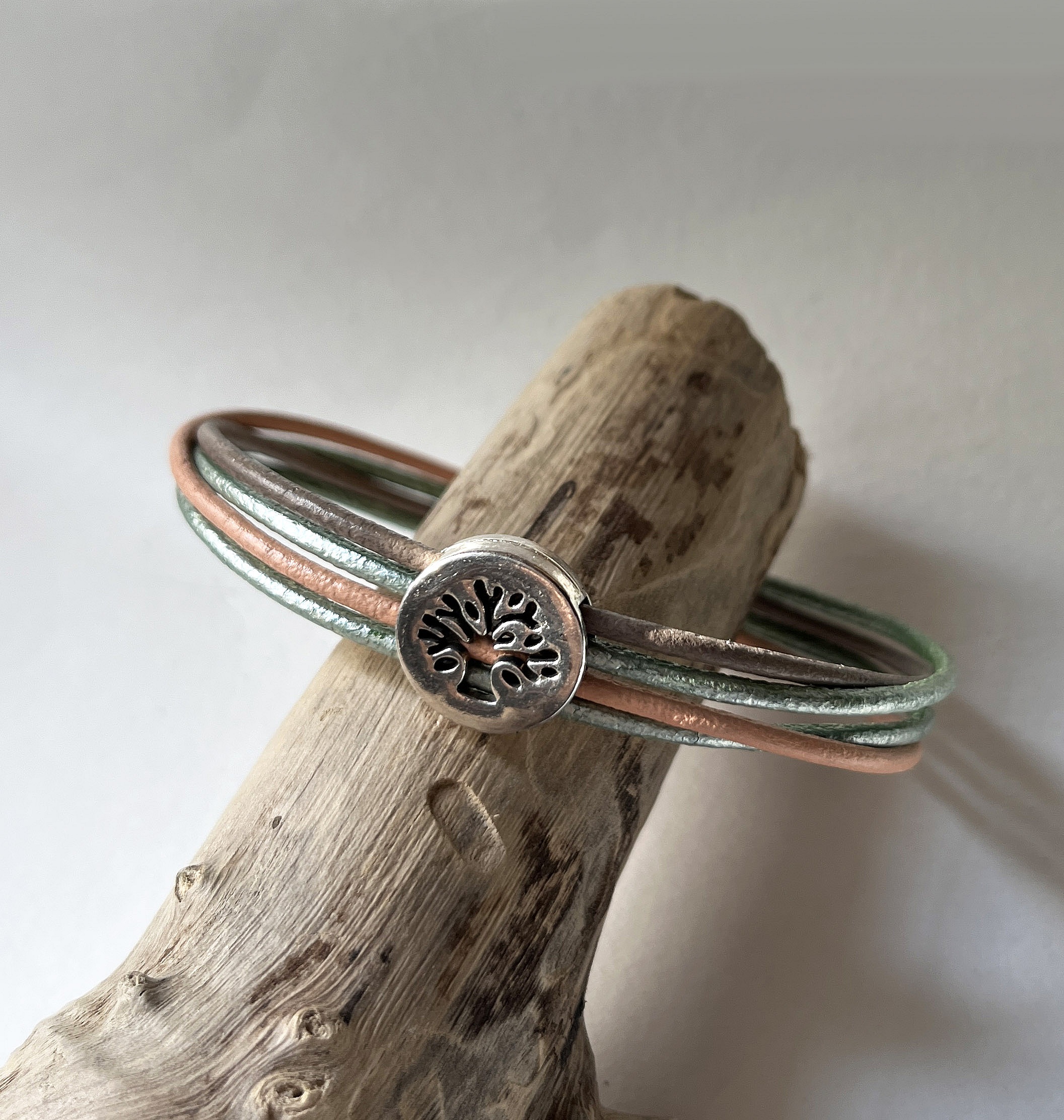 bracelet cuir ronds fins aux tons pastels