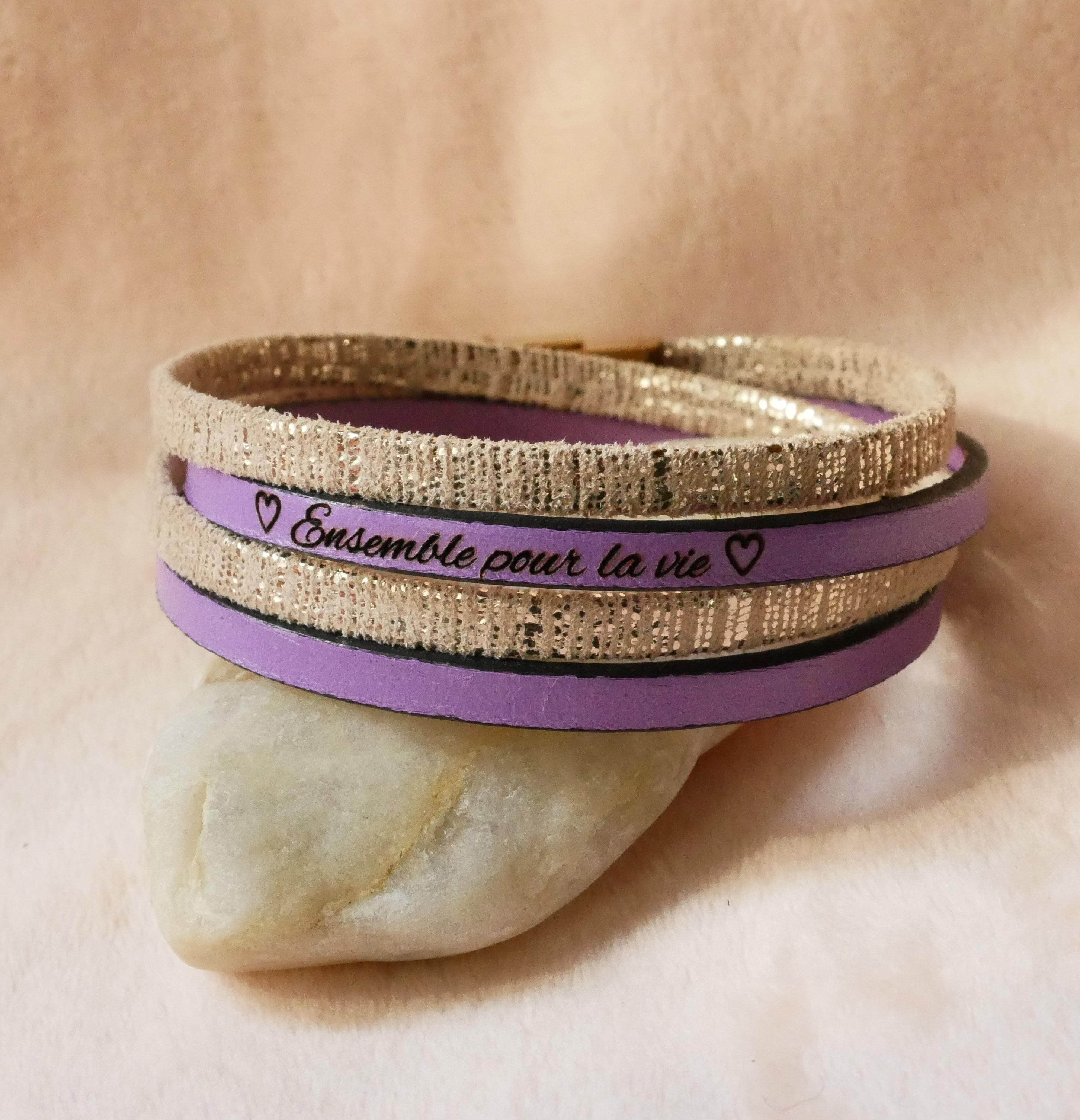 Bracciale doppio in pelle dorata da donna da personalizzare con un'incisione