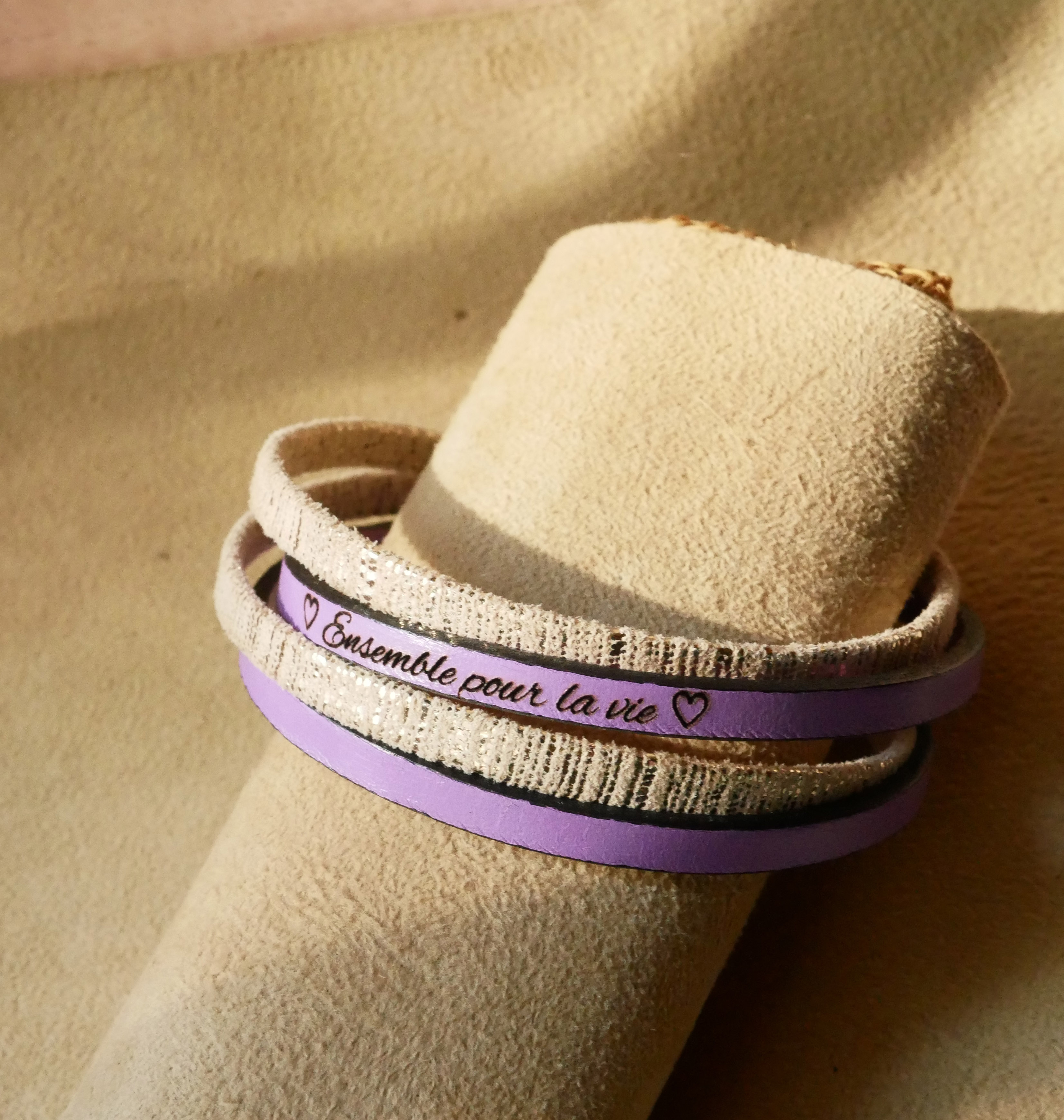 Bracciale doppio in pelle dorata da donna da personalizzare con un'incisione