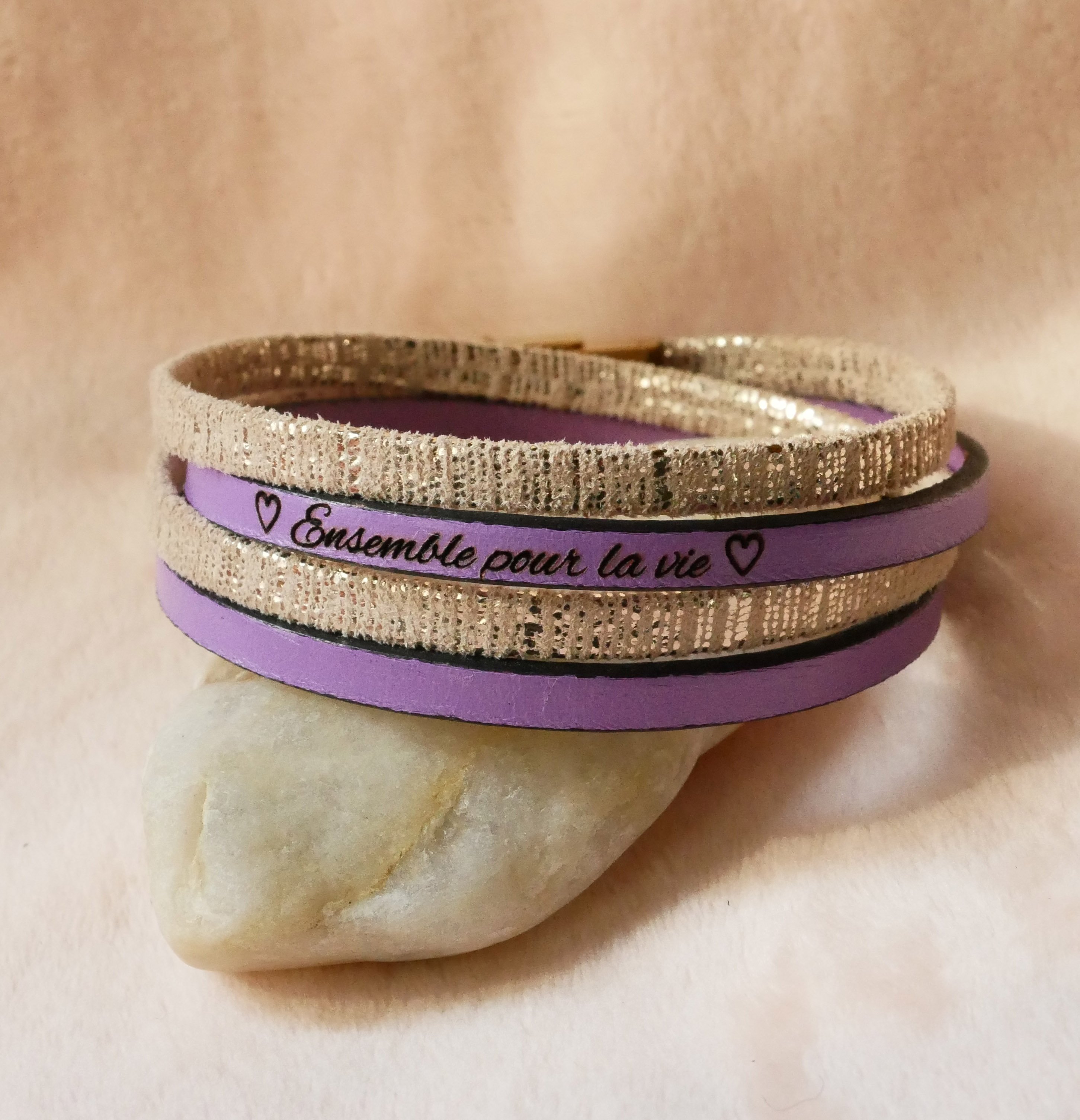 Bracciale doppio in pelle dorata da donna da personalizzare con un'incisione