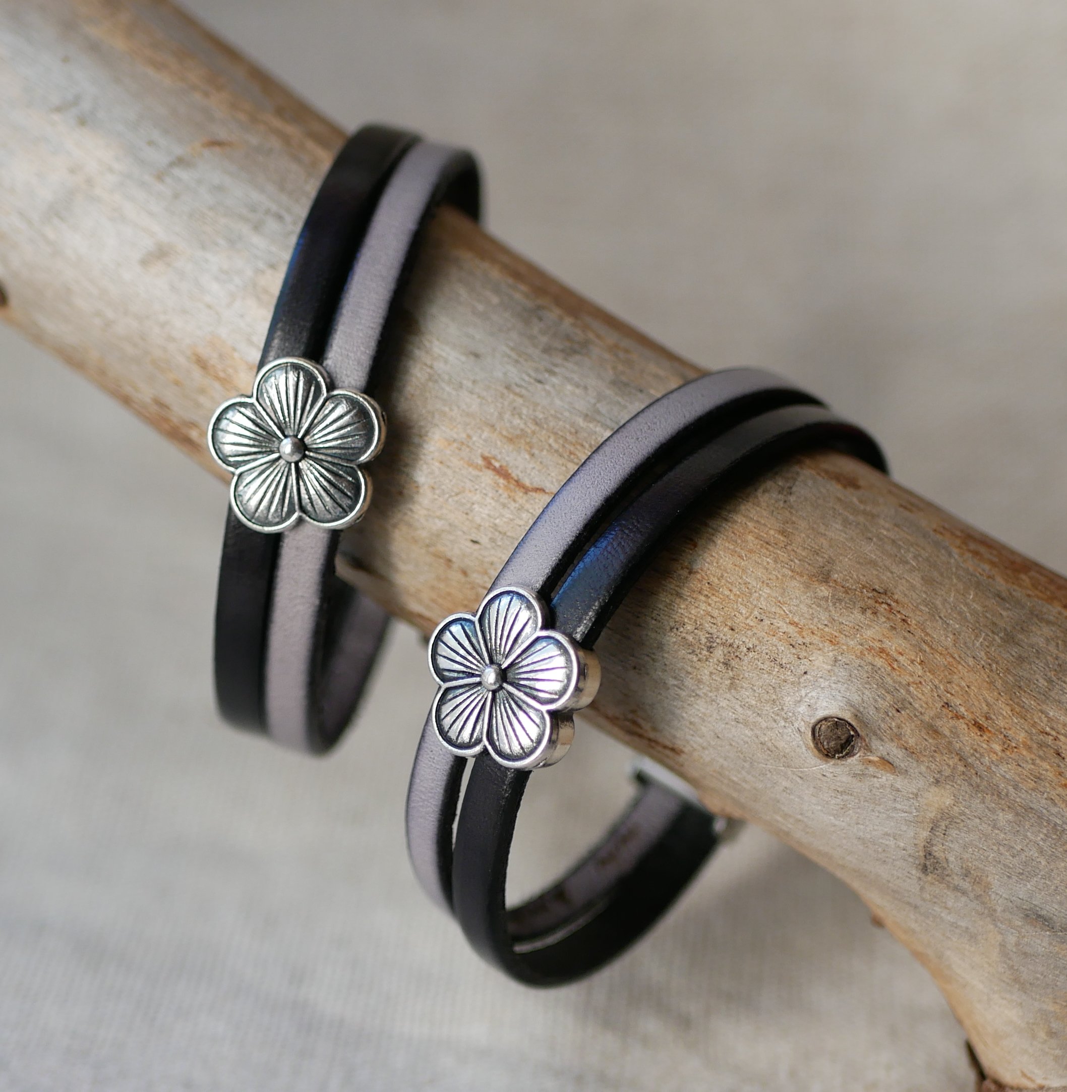 Bracciale duo in pelle con disegno floreale da personalizzare 