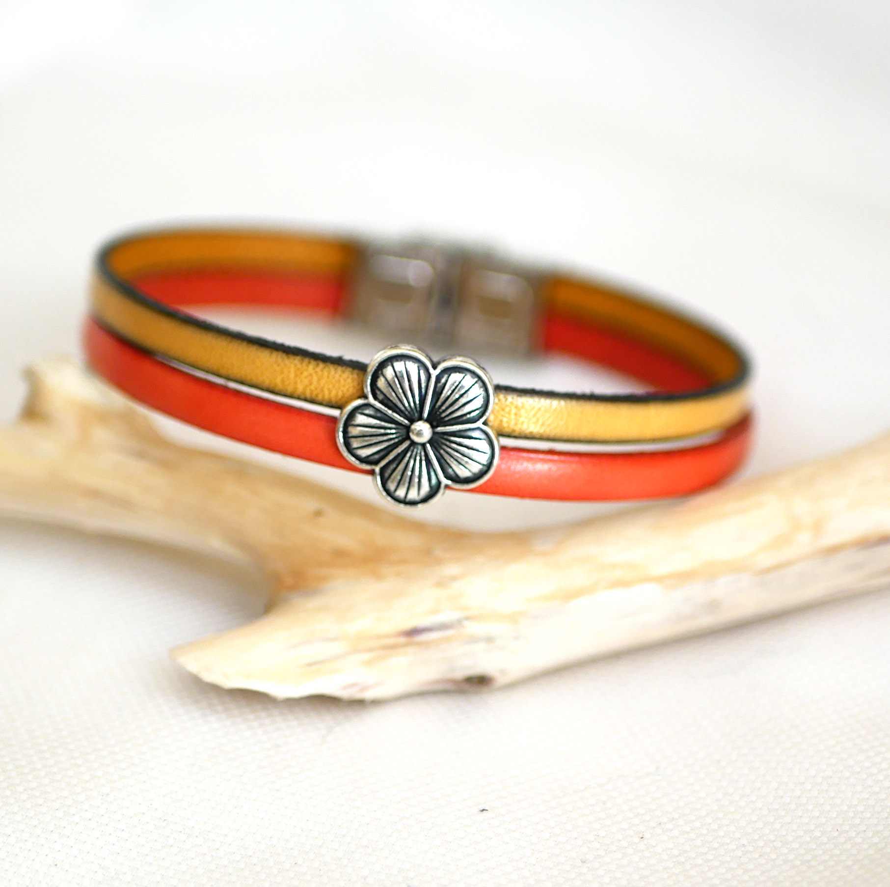 Bracciale duo in pelle con disegno floreale da personalizzare 
