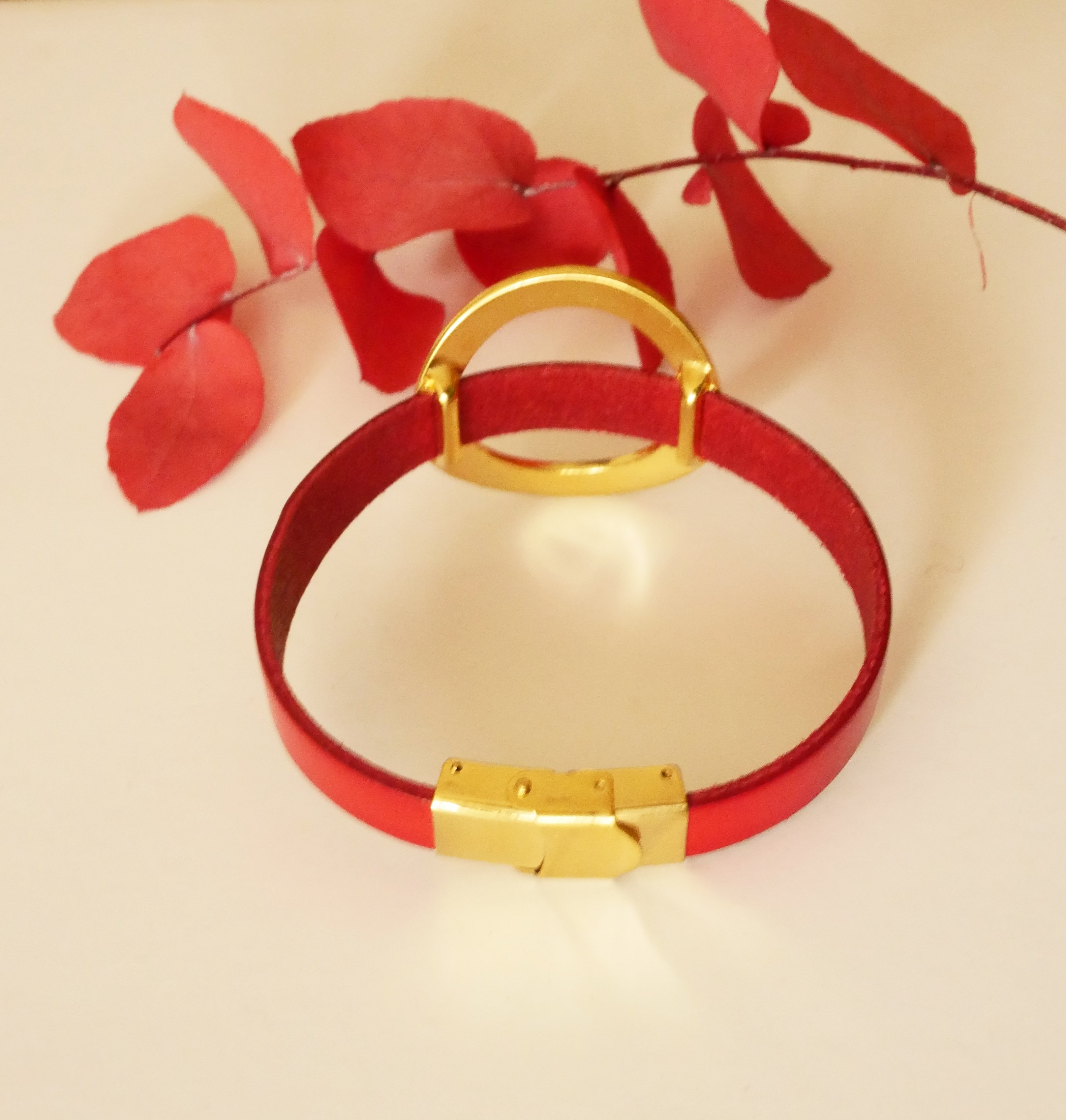 Bracciale donna grande anello d'oro in pelle colore a scelta