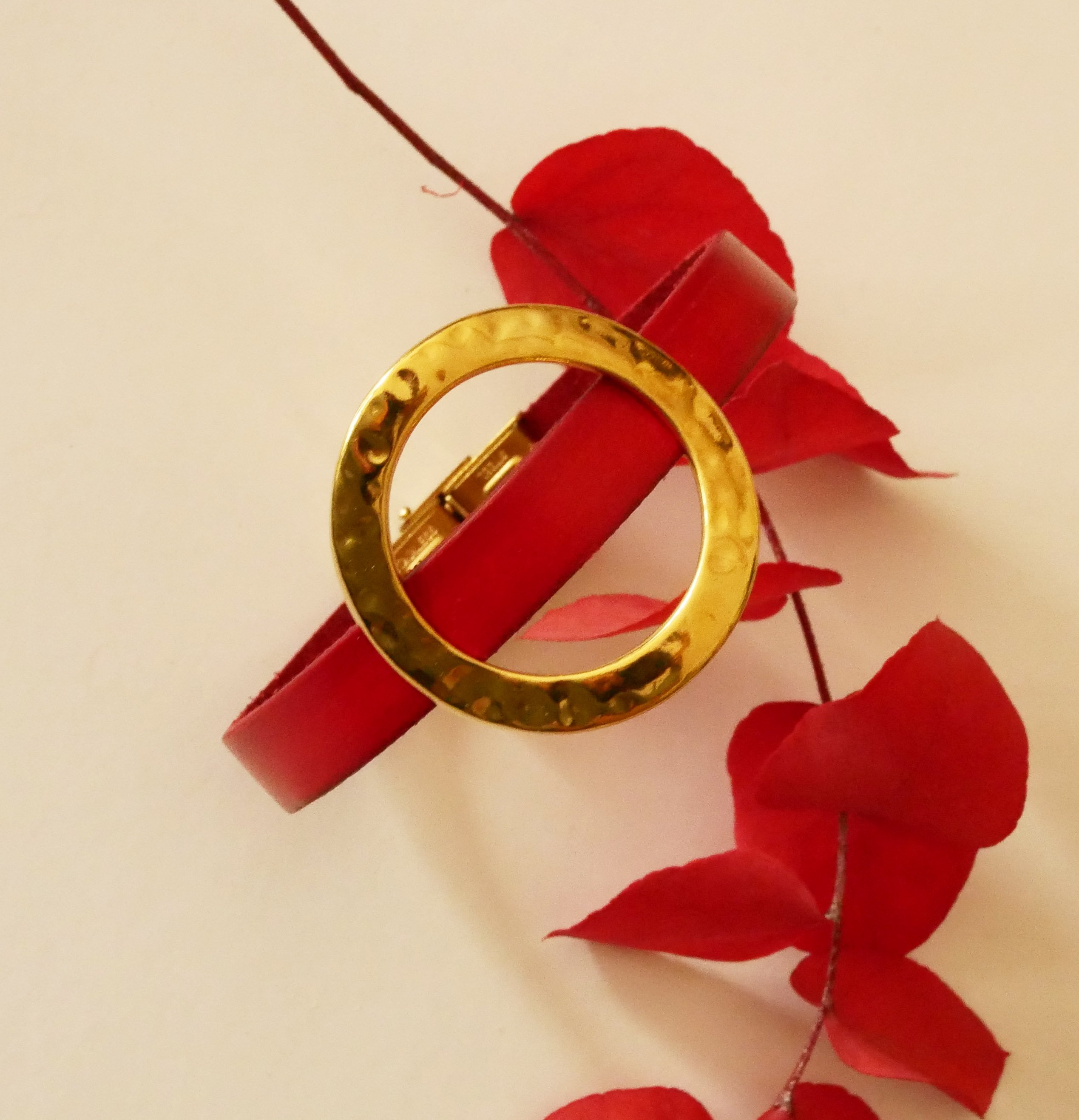 Bracciale donna grande anello d'oro in pelle colore a scelta