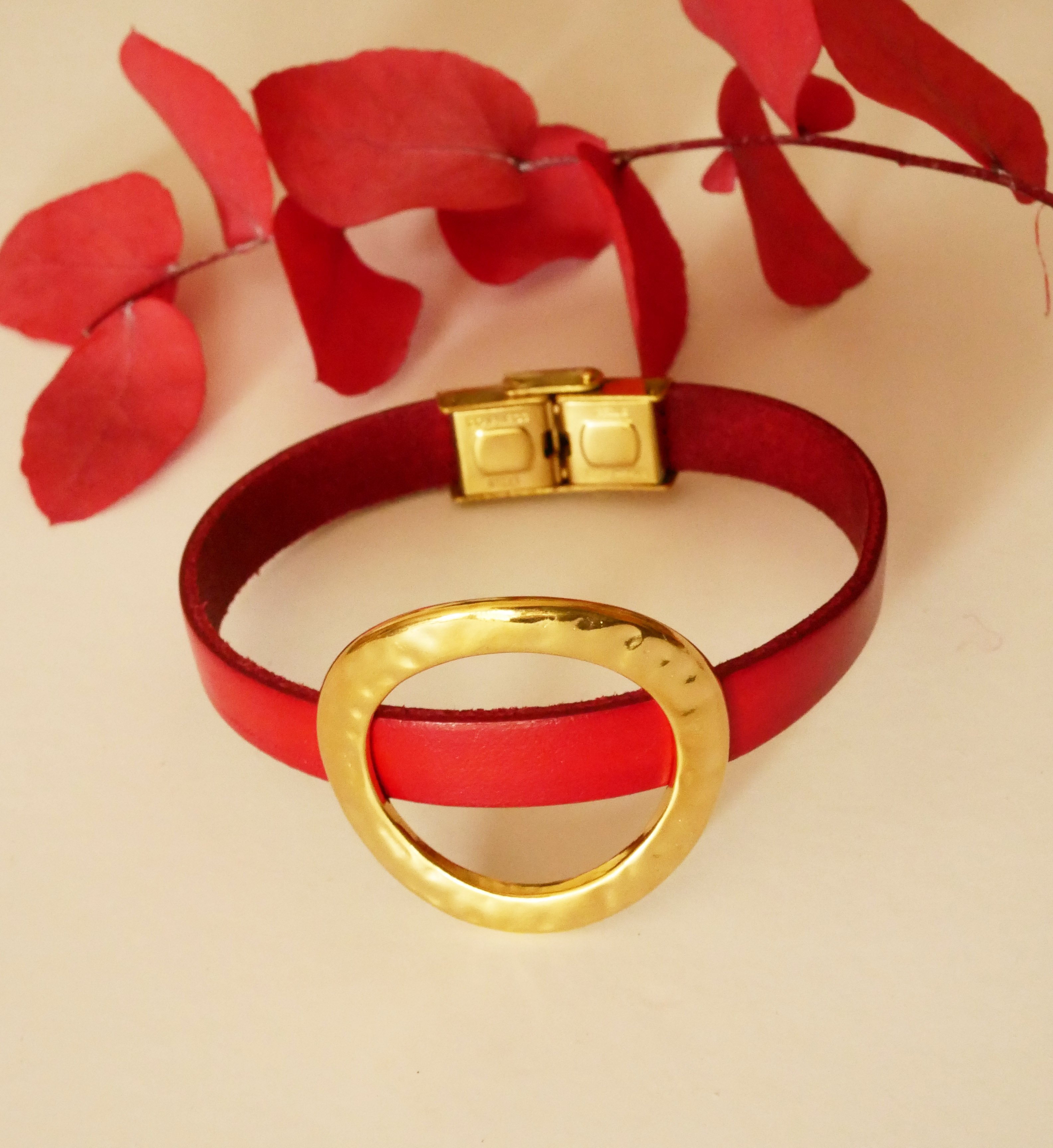 Bracciale donna grande anello d'oro in pelle colore a scelta