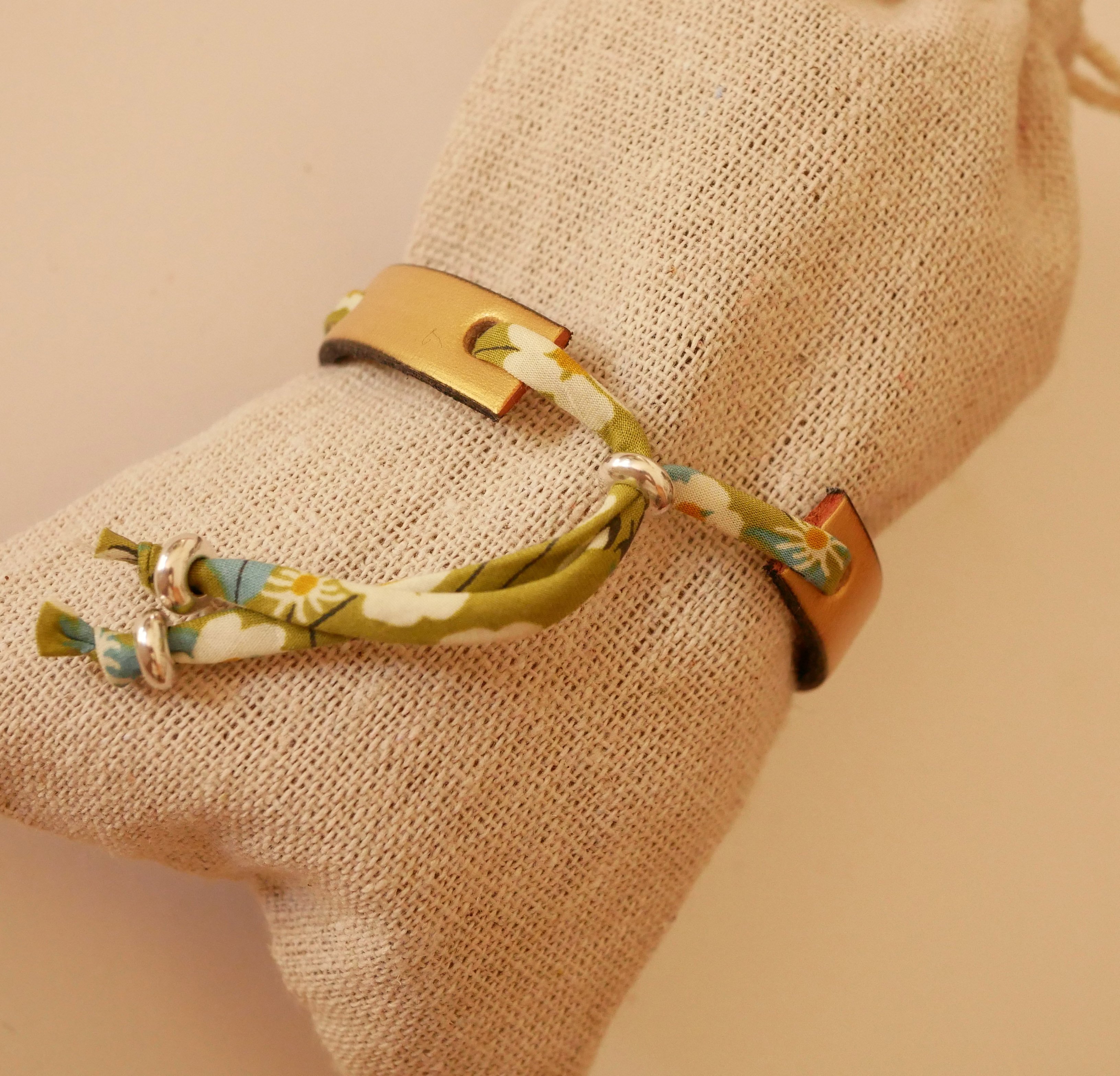 Bracciale Flor&acirc;me da personalizzare con cordoncino liberty e cuoio a scelta da incidere