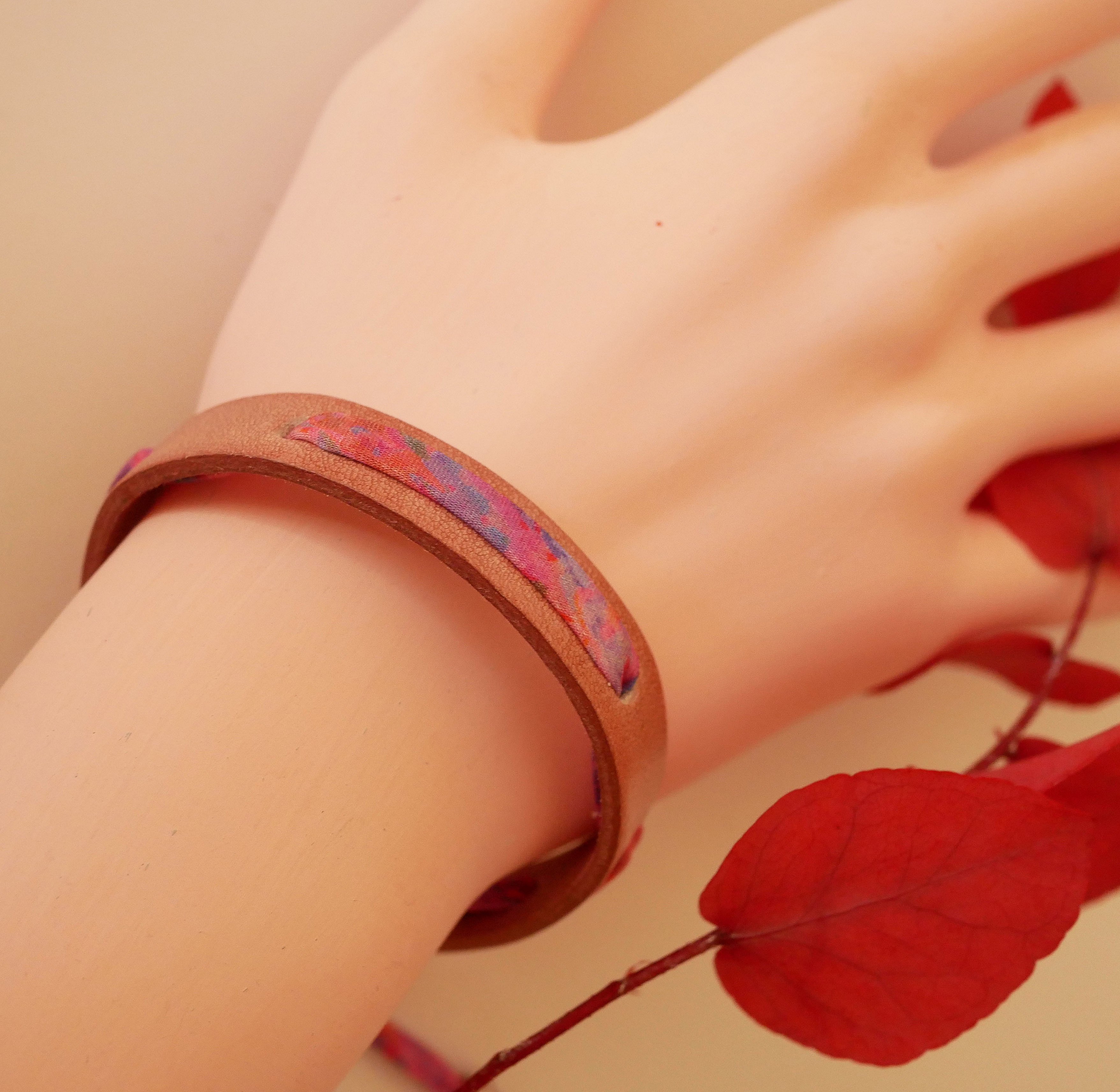 Bracciale Flor&acirc;me con nastro liberty Polly su pelle rosa antico